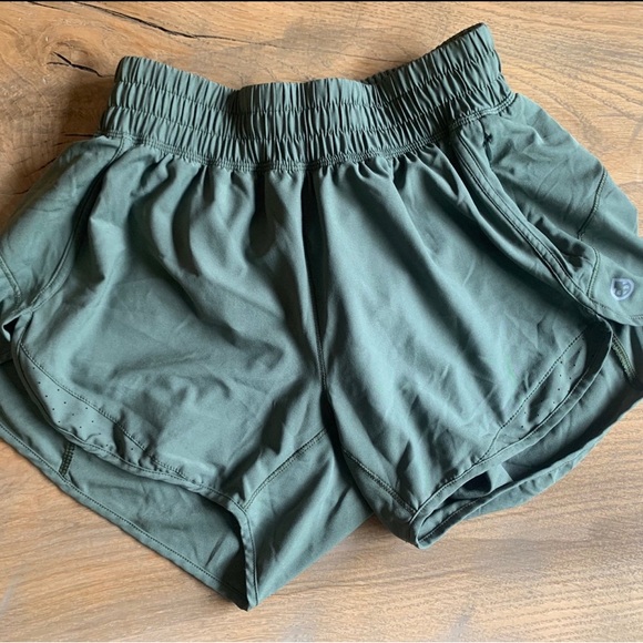 Tasc gym shorts - Picture 4 of 4